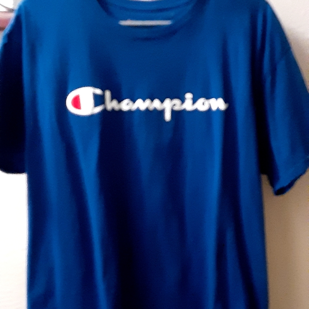 2 Champion T-Shirts